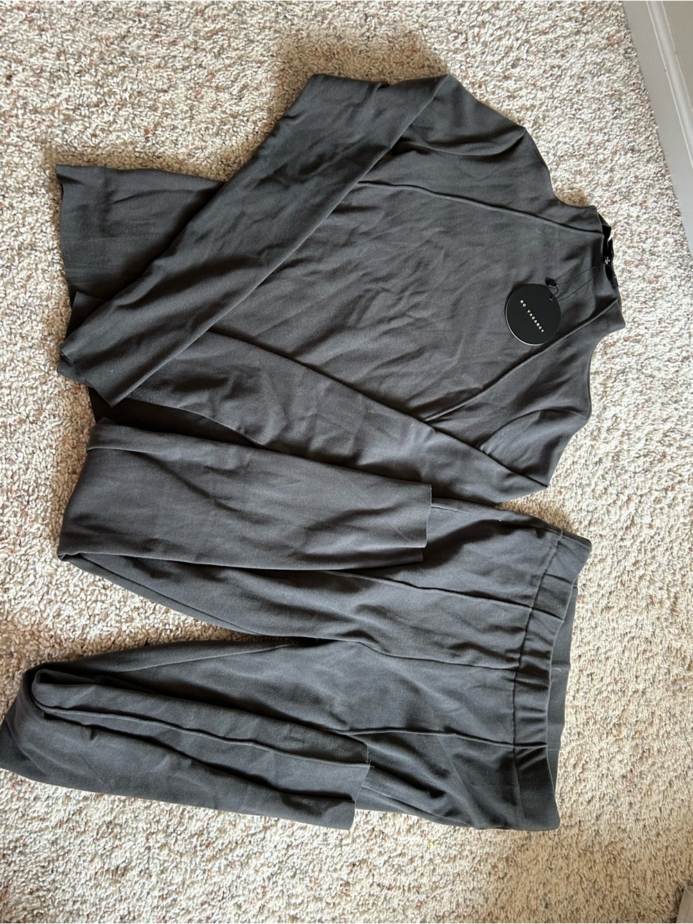 No vacancy dark grey matching set